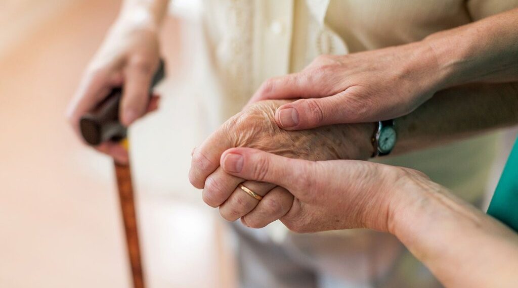 فناوری واقعیت مجازی و کاربرد آن در توانمندسازی شناختی سالمندان مبتلا به آسیبِ شناختی خفیف