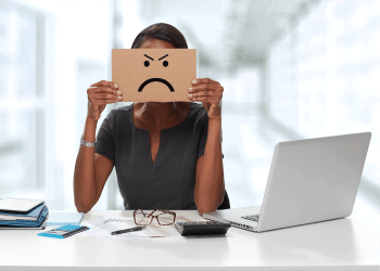 سفری به درون ذهن کارکنان بی‌انگیزه: مرگ تدریجی یک شور