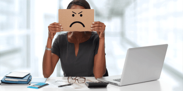 سفری به درون ذهن کارکنان بی‌انگیزه: مرگ تدریجی یک شور